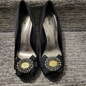 APT 9 Women's Black Satin Stiletto Heels size 7 Beaded Formal Wedding Sh…